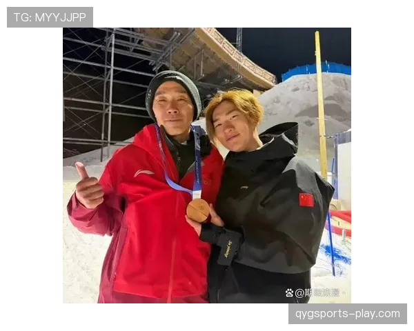 苏翊鸣家里滑雪场当后院，这谁顶得住啊