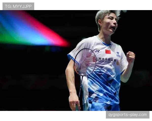 石宇奇训练完直接拎着爱马仕去吃路边摊？