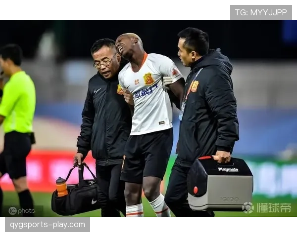 为什么这张红牌判罚让全场哗然？规则到底怎么定的