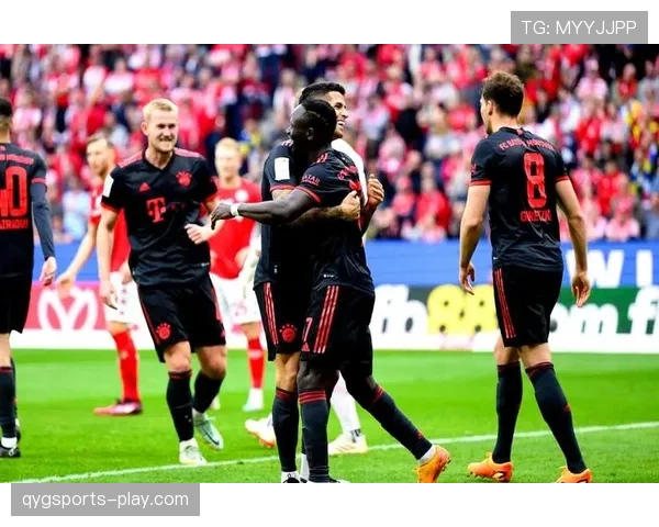 拜仁防线站位混乱、回防脱节，表面稳固实则隐患已经体现